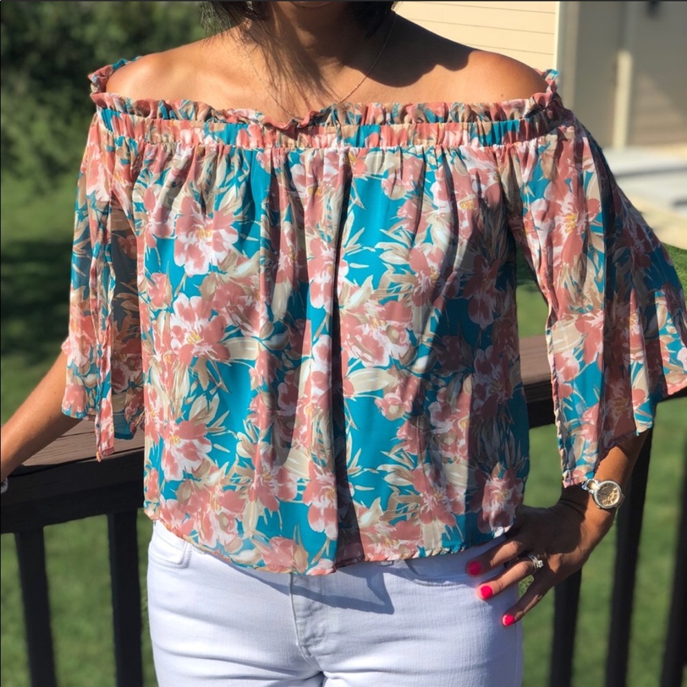 Turquoise flower top🌺 - Picture 3 of 4